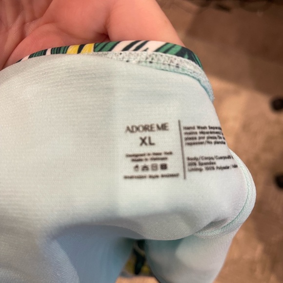 Women’s Adore Me Tropical Leaf Print One Piece Swimsuit XL


0024 - Picture 3 of 3